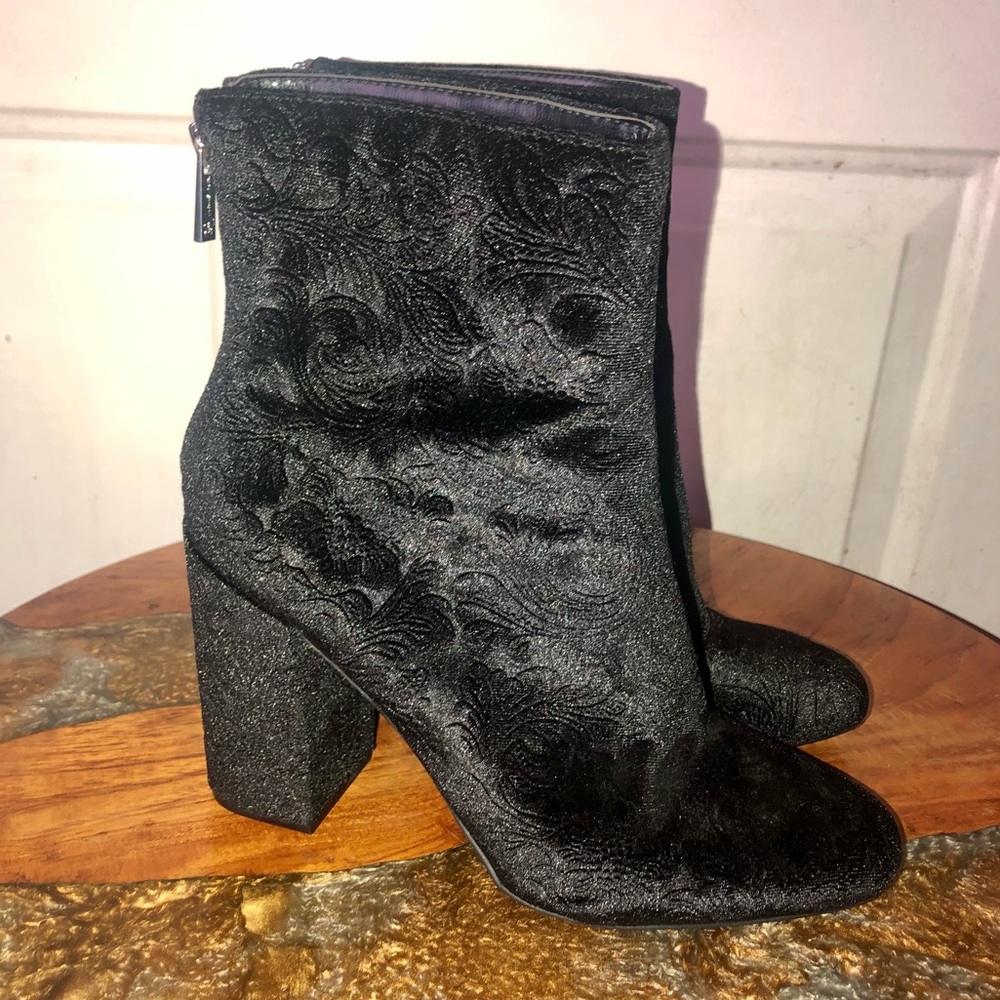 Gorgeous Jessica Simpson boots